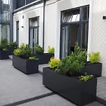 Garden Hill Apartment *